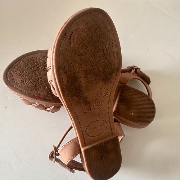 Madden Girl Braided Strap Sandals Tan Beige Faux Leather size 1 - Picture 4 of 4